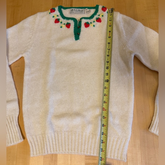 Vintage L.L. Bean 1980s cottage core 100% wool embroidered knit 🍓sweater Size 34 - Picture 9 of 9
